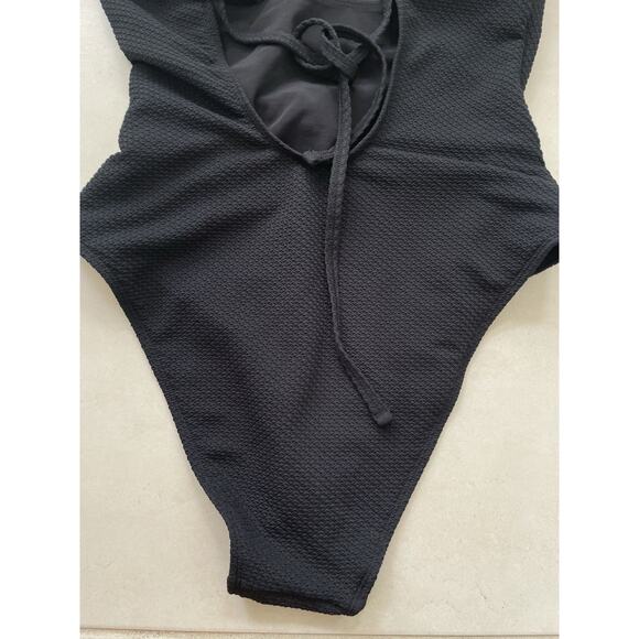 Cupshe Swim One Piece Swimsuit Halter Textured Swimwear - Picture 5 of 9